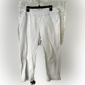 Cropped pants with fringe